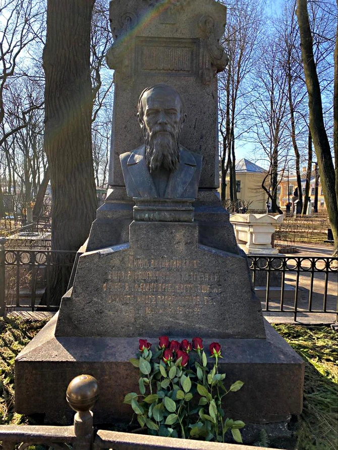 Надмогильный памятник Ф.М. Достоевскому будет отреставрирован к 200-летию писателя