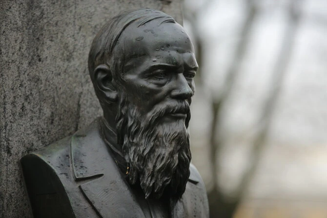 В Петербурге открыли отреставрированный надгробный памятник Федору Достоевскому