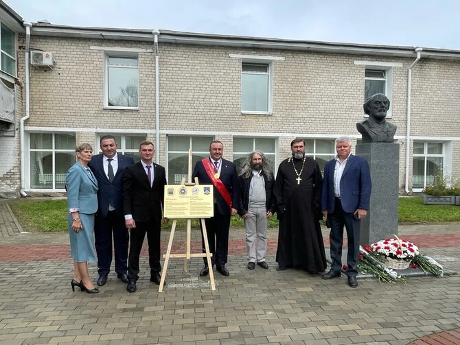 К 60-летию города Циолковский благотворительный фонд Грачьи Погосяна установил памятную доску первым Почетным гражданам
