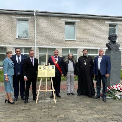 К 60-летию города Циолковский благотворительный фонд Грачьи Погосяна установил памятную доску первым Почетным гражданам