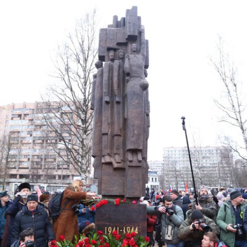 СМИ об открытии памятника "Мужеству ленинградцев"