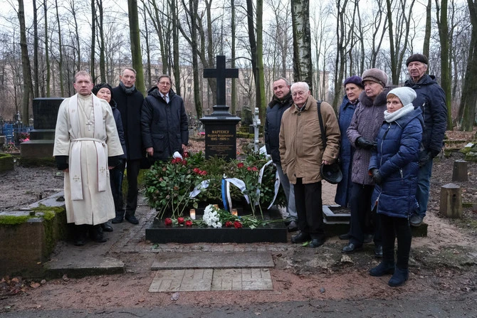 В Петербурге освятили памятник «лорд-канцлера Европы»