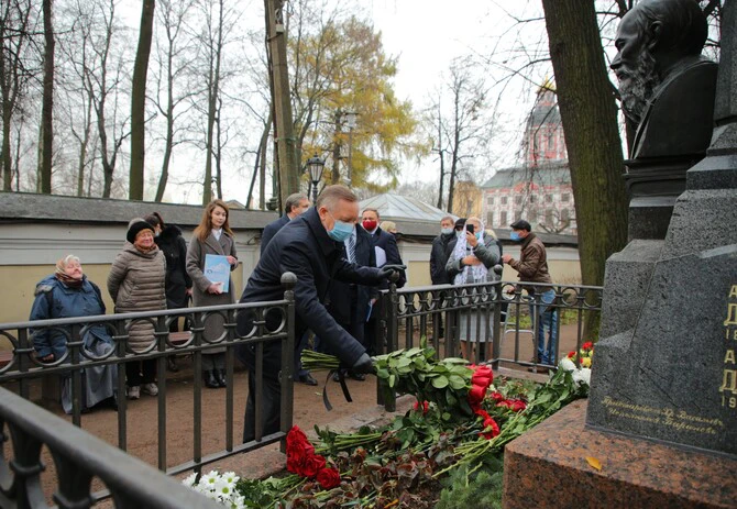 СМИ об открытии отреставрированного надгробного памятника Федору Достоевскому