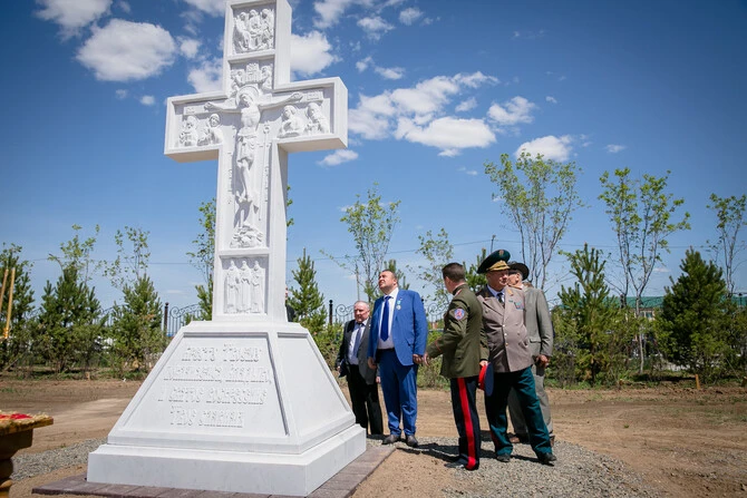 СМИ об открытии православного креста-памятника в Акмолинском лагере жен изменников Родины в Казахстане