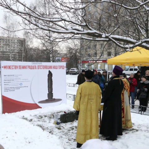 Освящено место установки памятника «Мужеству ленинградцев»