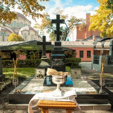 Открытие могильного памятника Баратынских