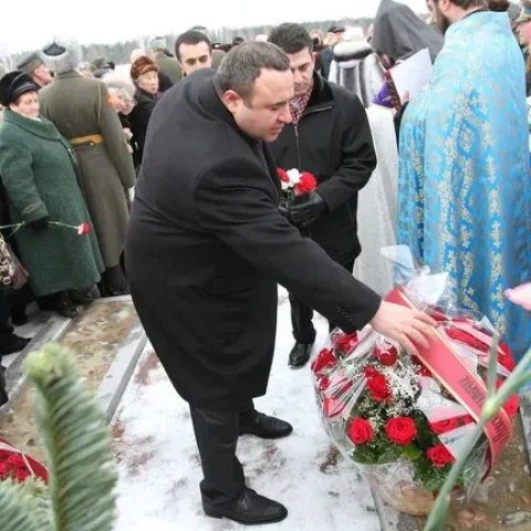 Хачкар советским воинам от Республики Армения на мемориале «Невский пяточок». 
