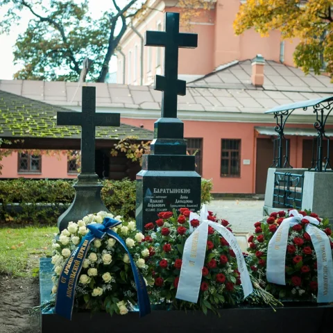 В Петербурге освятили надгробие Ираклия и Анны Баратынских