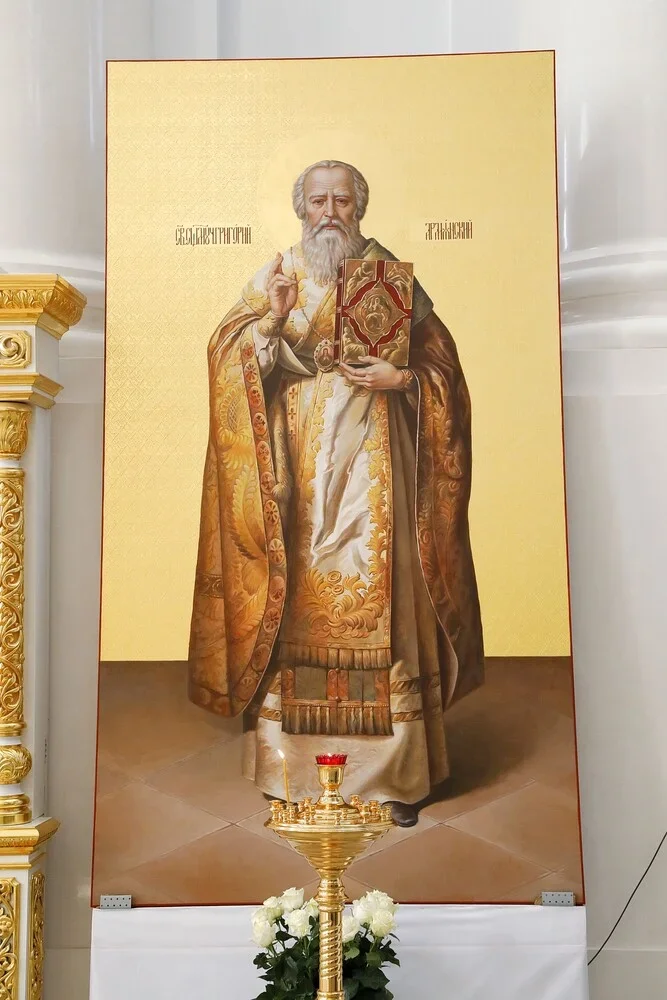 Грачья Погосян передал в дар Смольному собору икону Святого Григория Просветителя