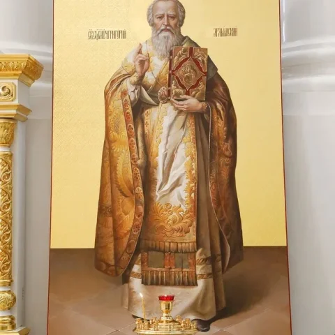 Грачья Погосян передал в дар Смольному собору икону Святого Григория Просветителя
