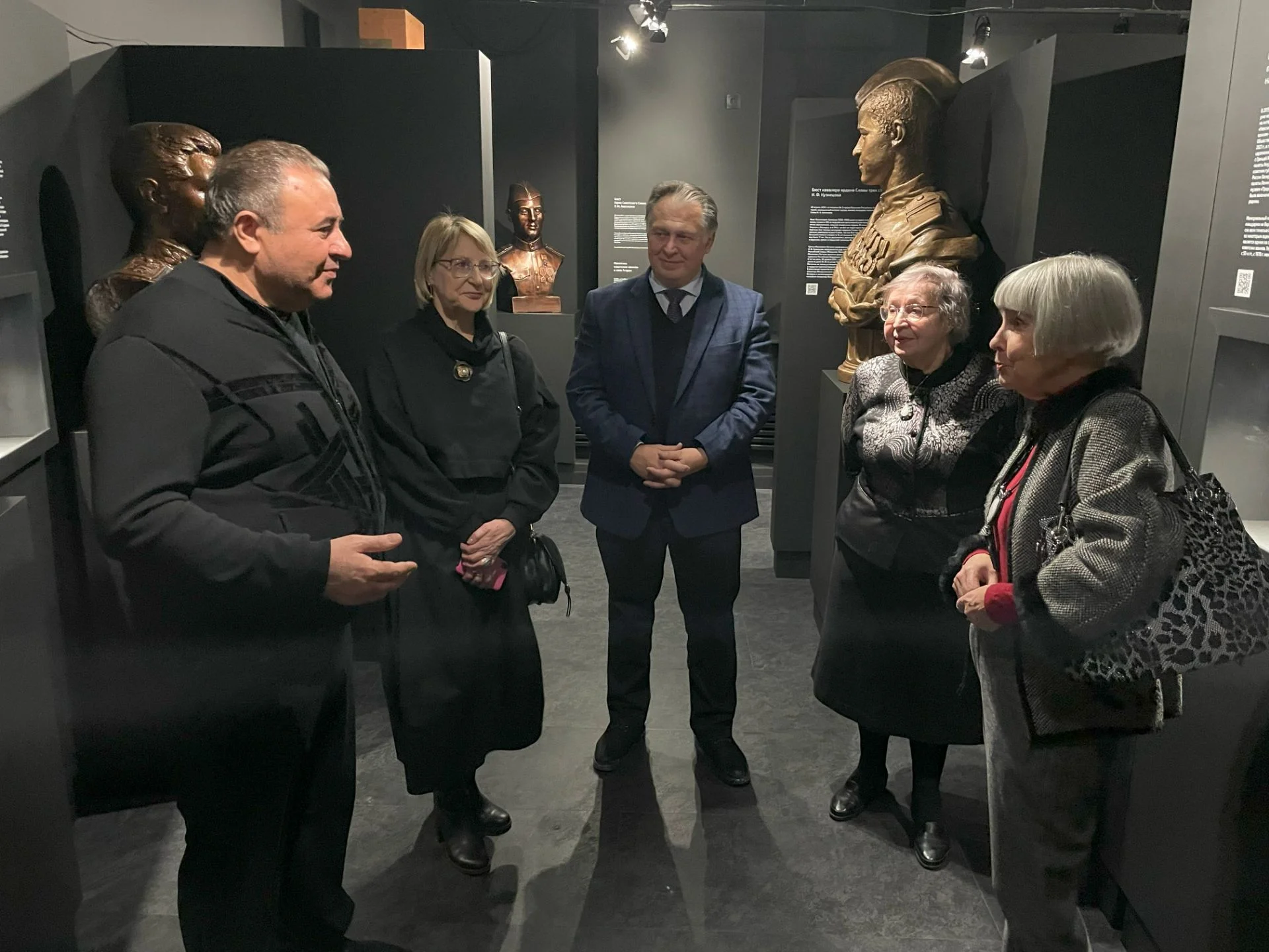 Музей «Сохраняя Память» посетили авторы книги «Блокадная Педагогика» и директор музея-института семьи Рерихов