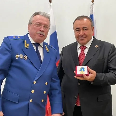 Грачья Погосян награжден медалью «300 лет прокуратуре России»