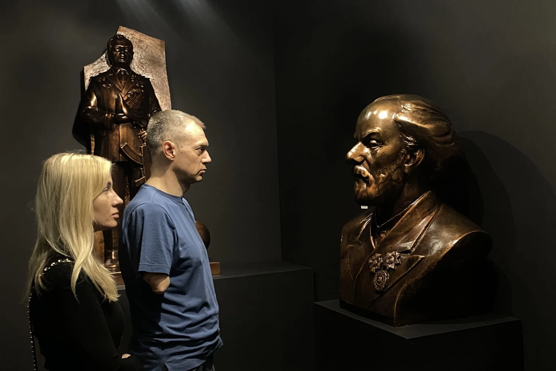 Музей «Сохраняя память» посетил Герой России Максим Шоломов