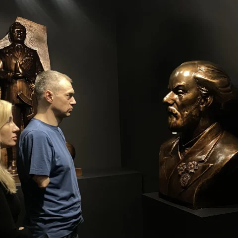 Музей «Сохраняя память» посетил Герой России Максим Шоломов