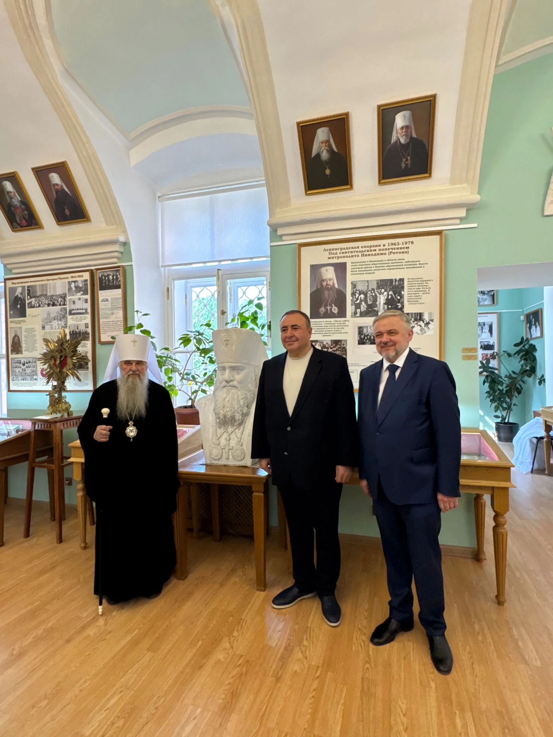 Бюст митрополита Никодима (Ротова) передан в дар Музею истории Санкт-Петербургской епархии