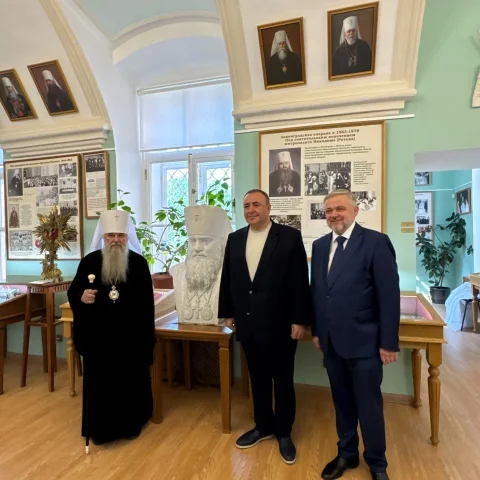 Бюст митрополита Никодима (Ротова) передан в дар Музею истории Санкт-Петербургской епархии