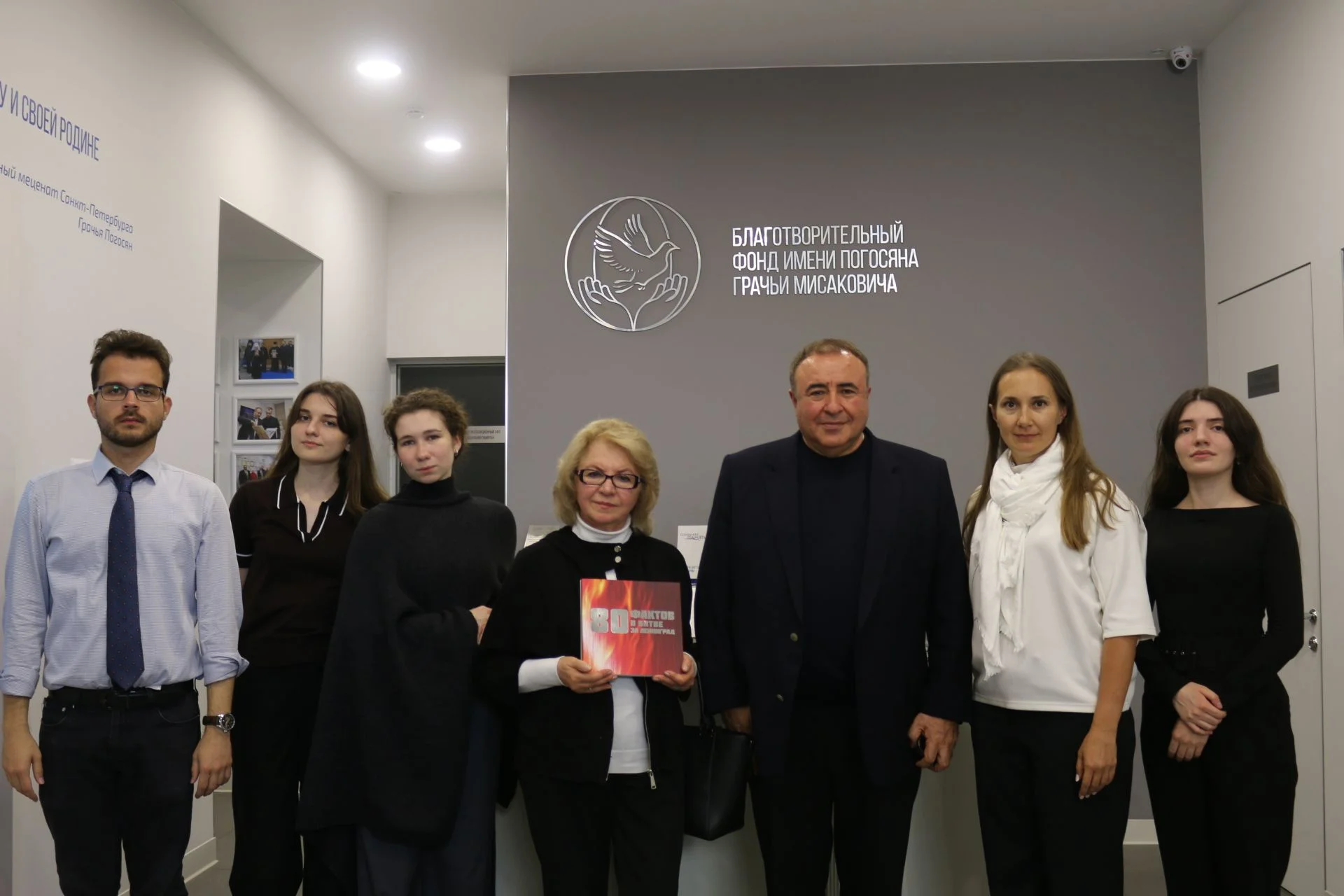 Ученые и студенты в музее «Сохраняя память»