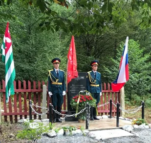 Памятник 12 советским воинам, погибшим в 1942 году на Санчарском перевале, открыт в Абхазии