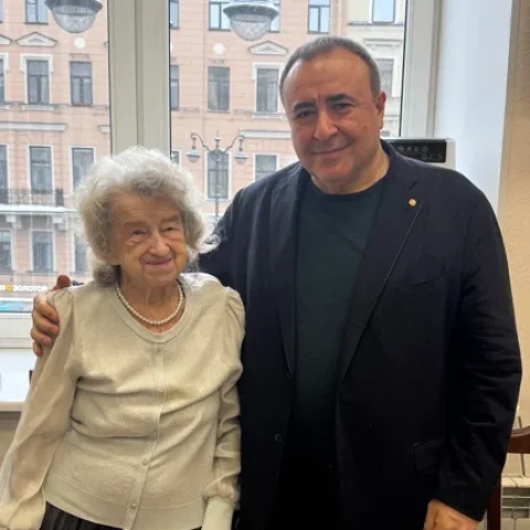 90-летний юбилей жителя блокадного Ленинграда Валентины Александровны Невской