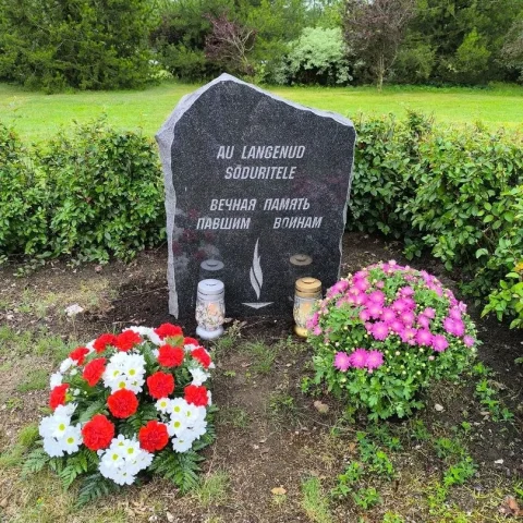 СМИ об открытии памятника павшим советским воинам в эстонском городе Маарду